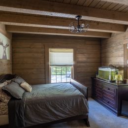 Log Home Guest Bedroom