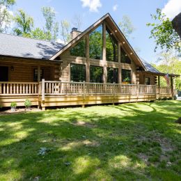 Custom Log Home Built with Western Lodgepole Pine Logs