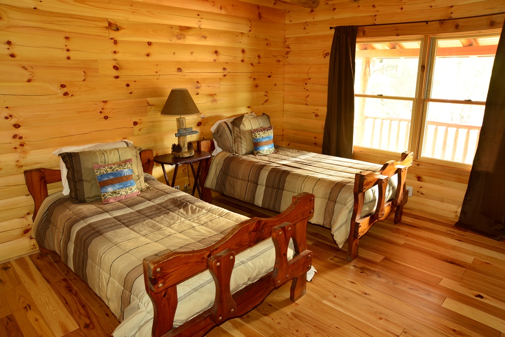 Log Home Spare Bedroom 